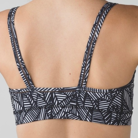 Lululemon straight up bra in excellent condition with pads included - Picture 2 of 5